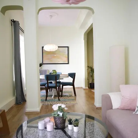 Apartment And Istanbul